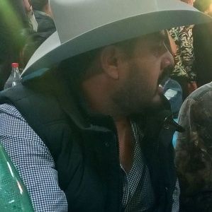 Meet your Posher, Antonio gomez